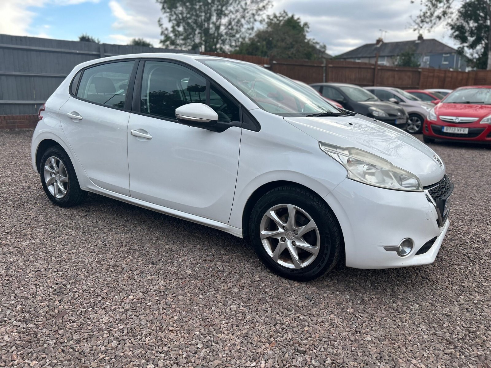 Peugeot 208